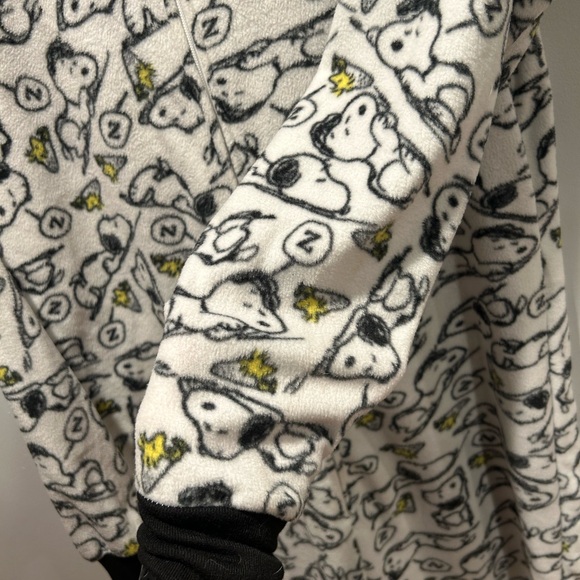 Peanuts Black and White Hooded Onesie - Picture 2 of 4